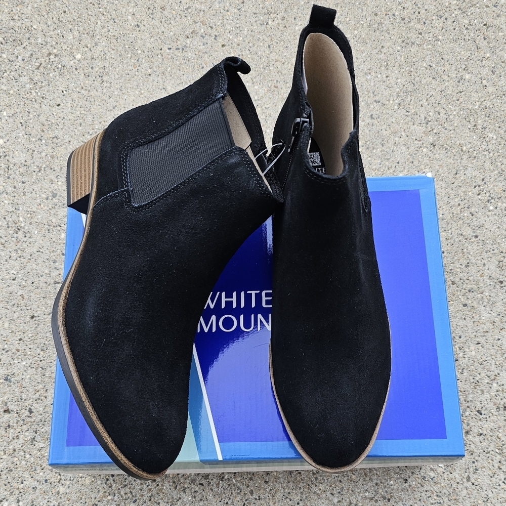 White Mountain suede boots women's size 9